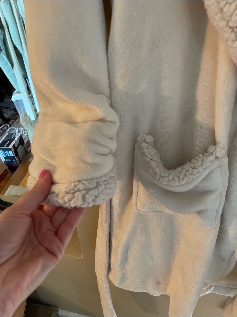 Nordstrom Rack Cream Sherpa comfy Robe - Picture 4 of 6